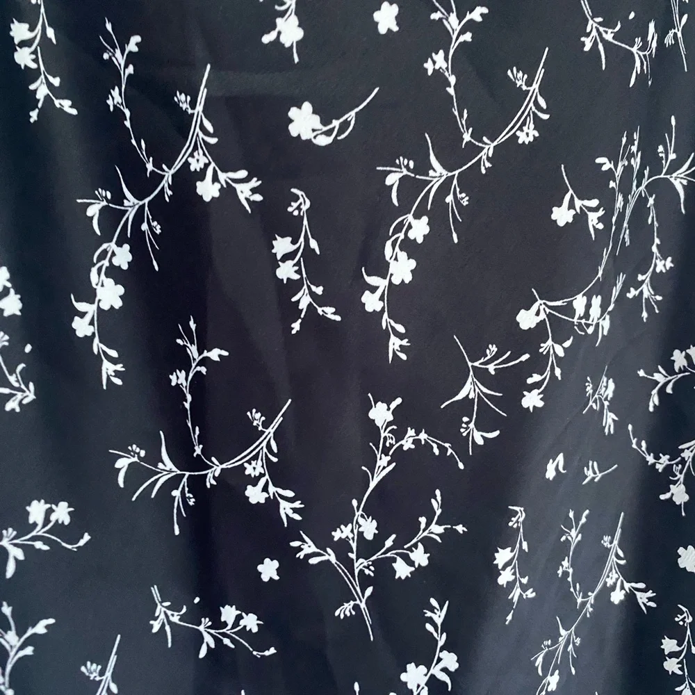 Uo Mallory Cowl Neck Slip Dress in Black WITH WHITE FLOWERS,Urban Outfitters - Picture 4 of 9
